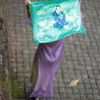 Khăn lụa vuông in hai mặt xanh họa tiết An Tư Công chúa  70x70cm